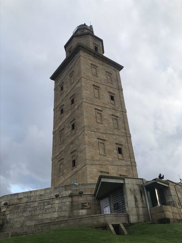 Reflexiones a los pies de la Torre de Hércules por Petix34