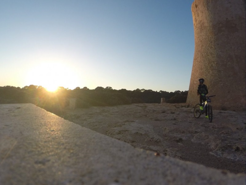 El tiempo, los faros y los agujeros negros. «Sueños de un Farero» por Jordi de Mallorca