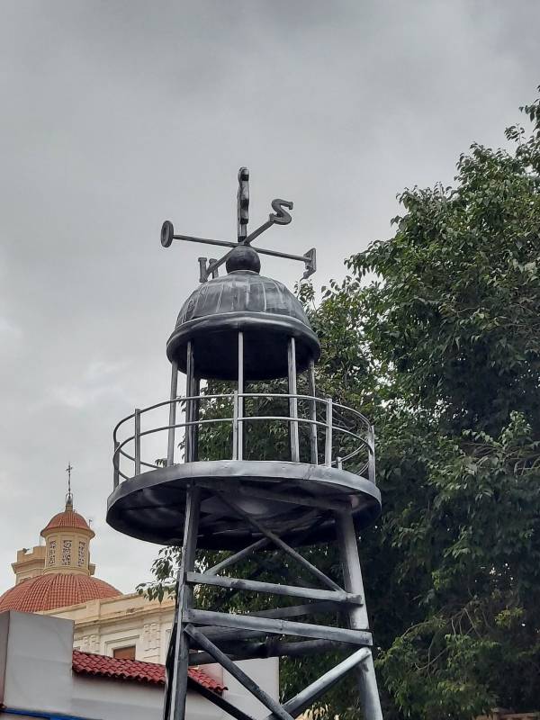 El antiguo faro de Alicante en las Hogueras de San Juan