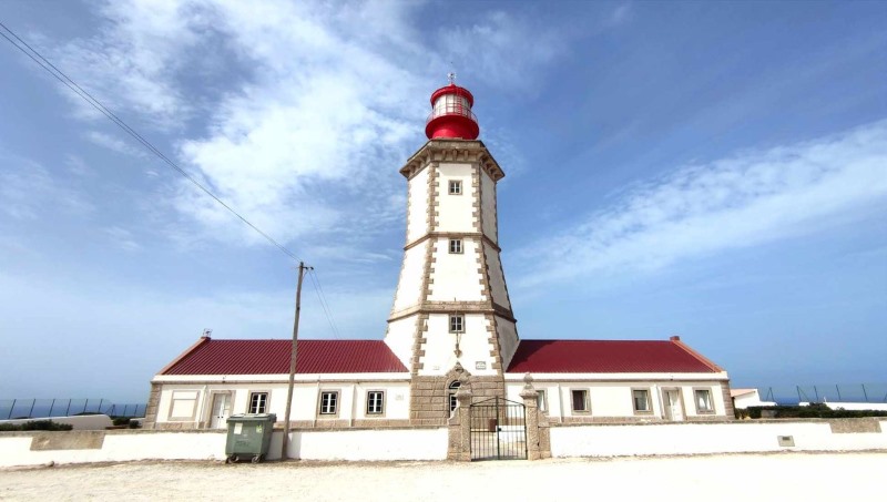 El farol do cabo Espichel por José María Garnelo Moro