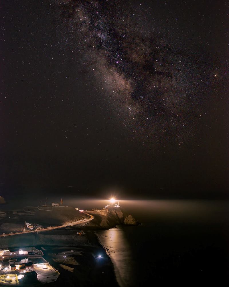 Vía Láctea sobre el faro de Cabo de Gata por Rubén Alguero