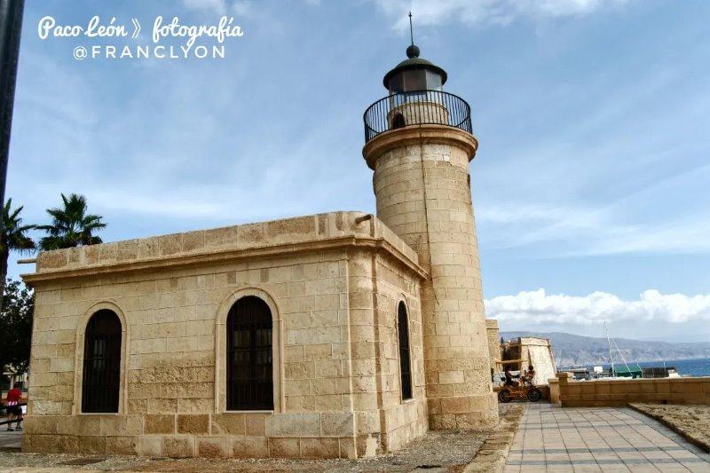 El faro de Roquetas por Paco León