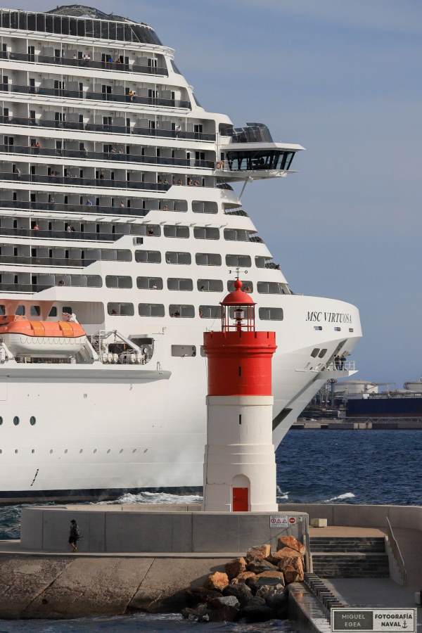 El -MSC Virtuosa- en Cartagena por Miguel Egea
