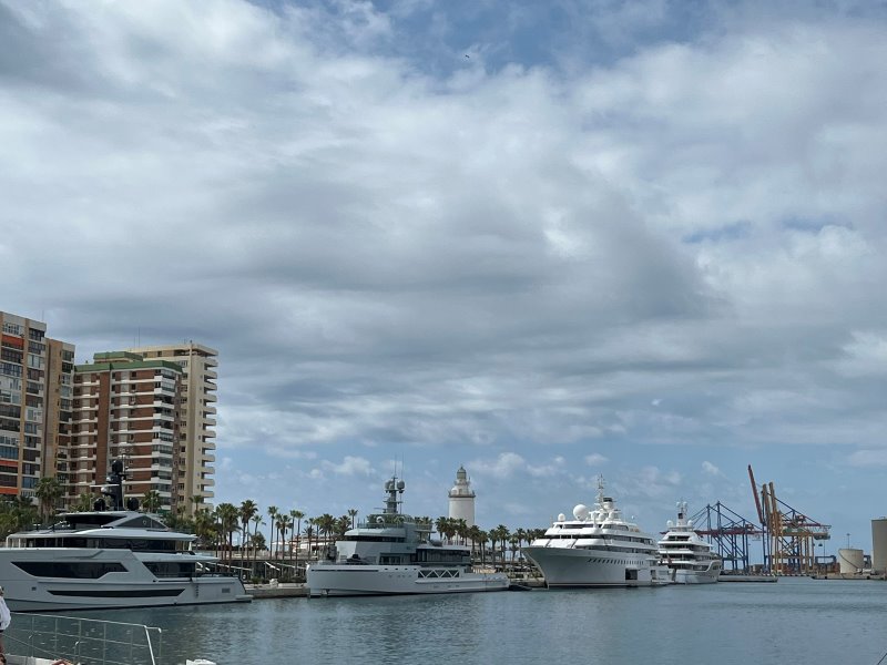La marina de megayates por la Autoridad Portuaria de Málaga