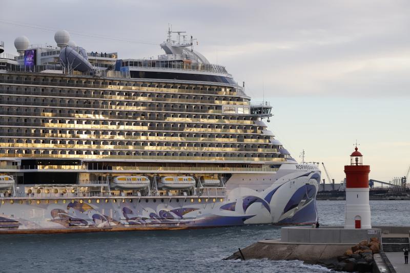 El -Norwegian Viva- zarpa de Cartagena por Miguel Egea