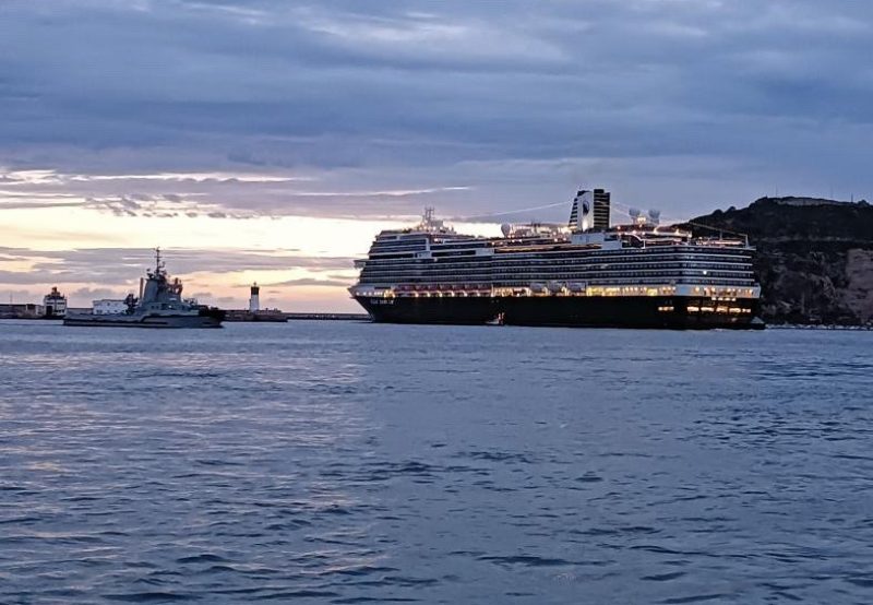 Salida del -MS Nieuw Statendam- de Cartagena por Pruden