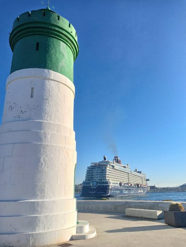El -Mein Schiff 1- en Cartagena por Pruden