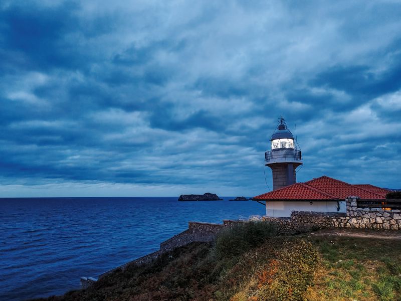 Faros de la península ibérica por Luis Pando. Suances
