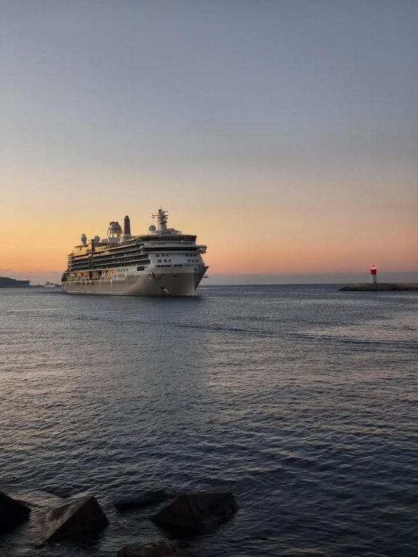Arribo del -Silver Ray- a Cartagena por Pruden